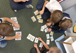 zabawa dydaktyczna na Dzień znaczka pocztowego