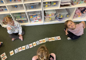 zabawa dydaktyczna na Dzień znaczka pocztowego