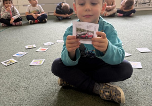 zabawa dydaktyczna na Dzień znaczka pocztowego