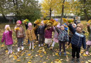 jesienna pogoda w przedszkolnym ogrodzie