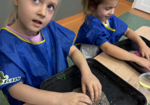 dzieci podczas warsztatów sensorycznych EKSPERCI SLIME