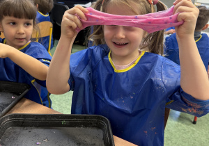 dzieci podczas warsztatów sensorycznych EKSPERCI SLIME