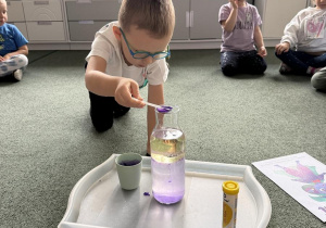 "zaskakujący" eksperyment - lawa