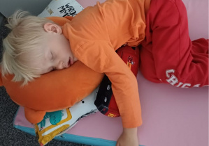 dziecko odpoczywa