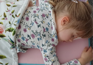dziecko śpi