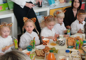 poczęstunek z okazji święta Tygrysków