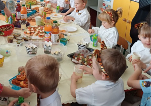 poczęstunek z okazji święta Tygrysków