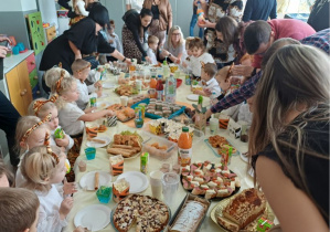 poczęstunek z okazji święta Tygrysków