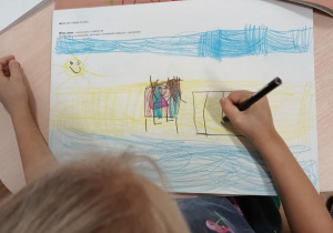 Rysunek dziecka przedstawiający wyobrażenie świata głoski i litery wokół dźwięku "m" - Mmm... kolorowe, pachnące i smakowite wakacje