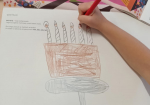 Rysunek dziecka przedstawiający wyobrażenie świata głoski i litery wokół dźwięku "l" - Lal, la, la Do czego "l" w myślach wracało?