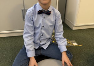 Dzień Puzzli- dzieci układają puzzle z własną podobizną