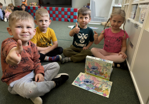 układanie puzzli w grupach