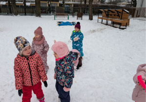 Zabawy ruchowe w ogrodzie ZIMĄ