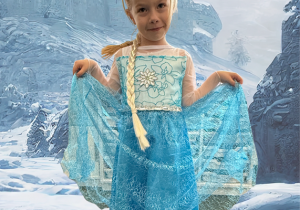 dziecko w stroju karnawałowym na sztucznie generowanym tle