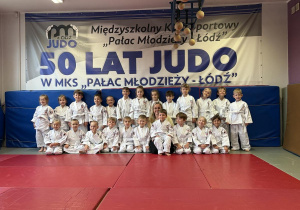 dzieci podczas zajęć judo