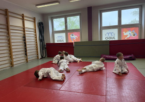 dzieci podczas zajęć judo