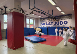 dzieci podczas zajęć judo