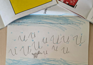 Rysunek dziecka przedstawiający wyobrażenie świata głoski i litery wokół dźwięku "u" - u mówi o zimie, co szczypie w ręce, uszy i nos "u_u_u"