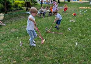 Zabawy w ogrodzie przedszkolnym z okazji Dnia Dziecka